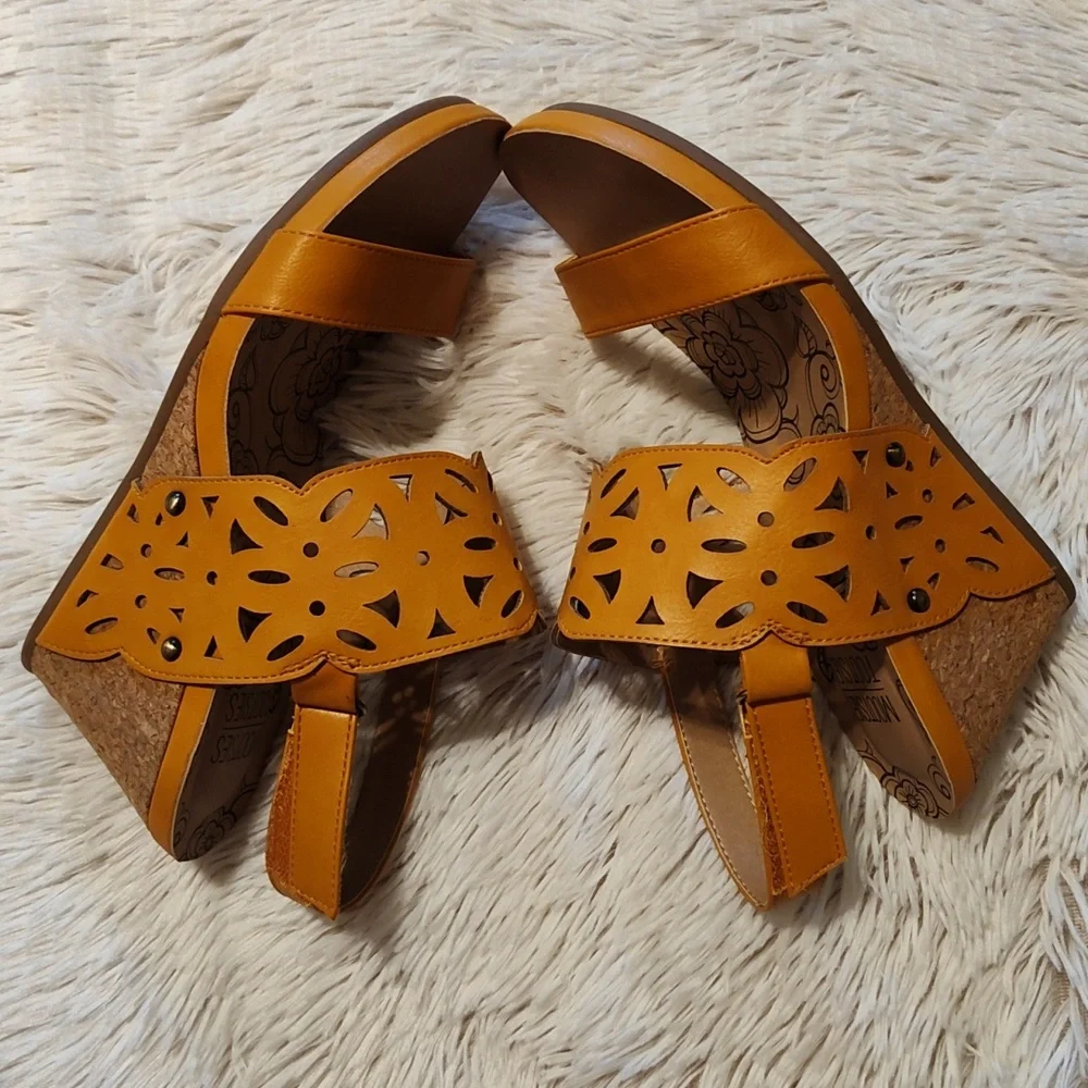 Mootsies Tootsies Tania Sun Cutout Wedge Sandals Mustard Yellow Summery Size 9